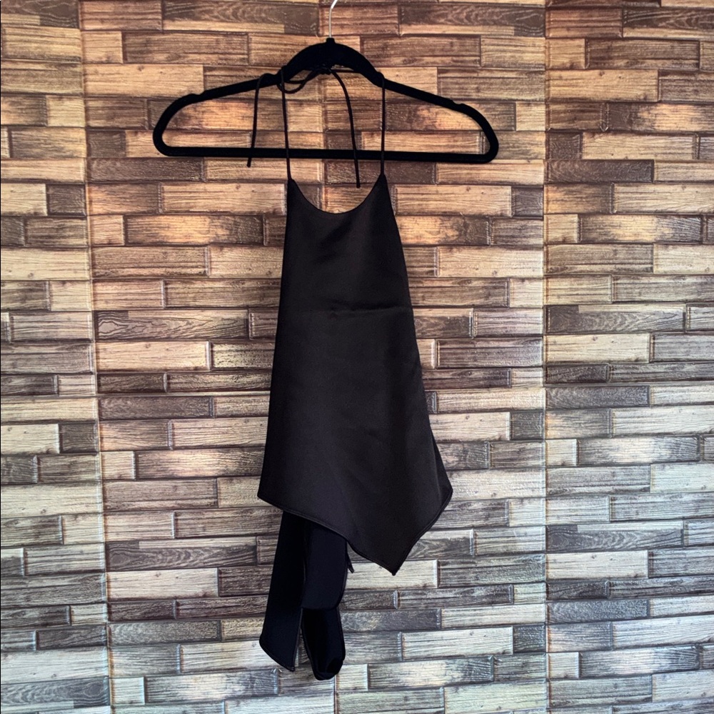 EUC Alice + Olivia XS Black FRENCHIE HANDKERCHIEF HALTER TOP